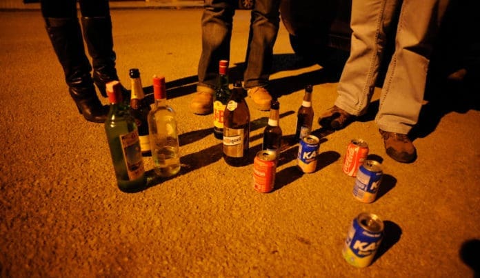 Botellón en la vía pública